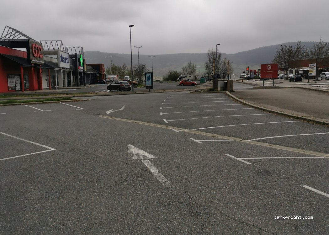 (12100) Millau - 150-300 Boulevard Georges Brassens — foto 4