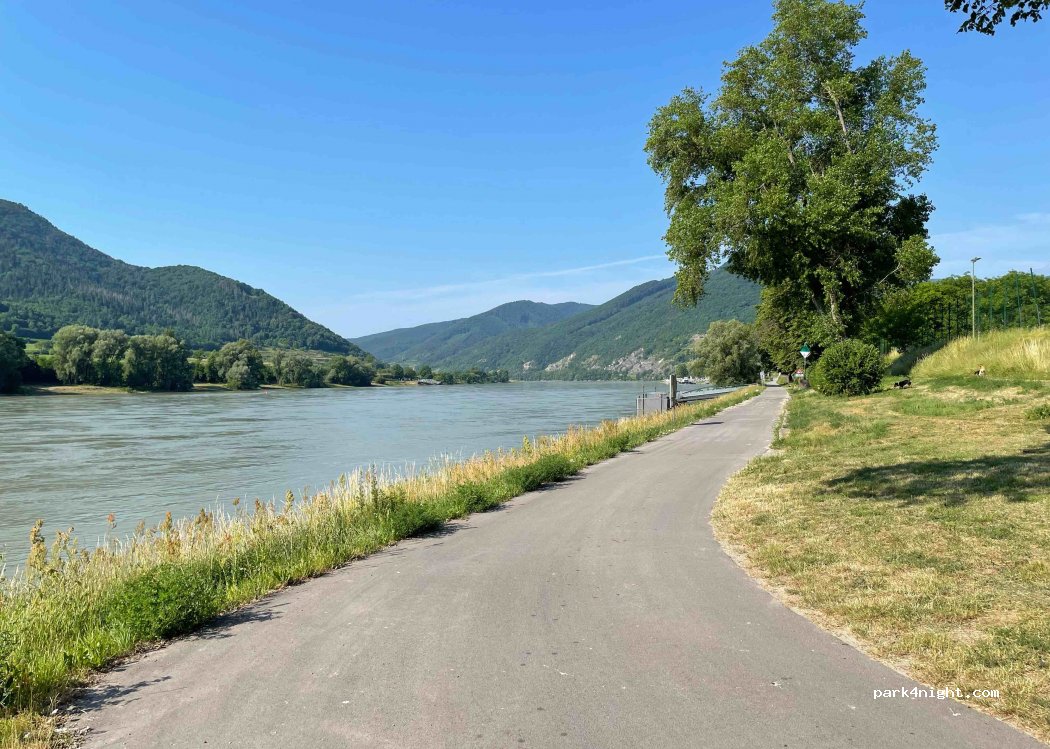 (3610)  - Donau Bundesstraße — foto