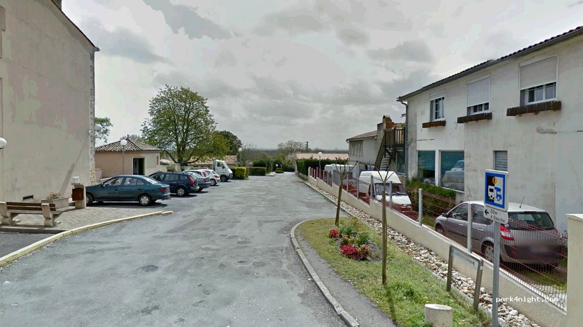 (33920) Saint-Savin - 22 Rue Jacques Vergeron — foto