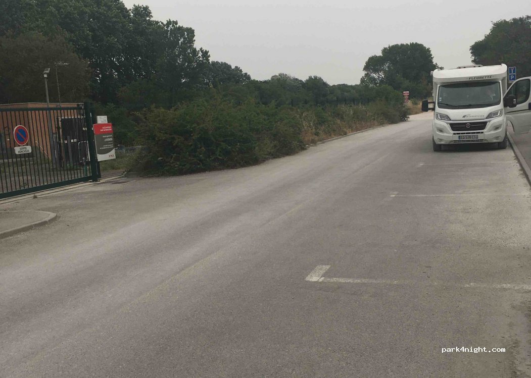 (30400) Villeneuve-lès-Avignon - 36 Avenue Gabriel Péri — foto
