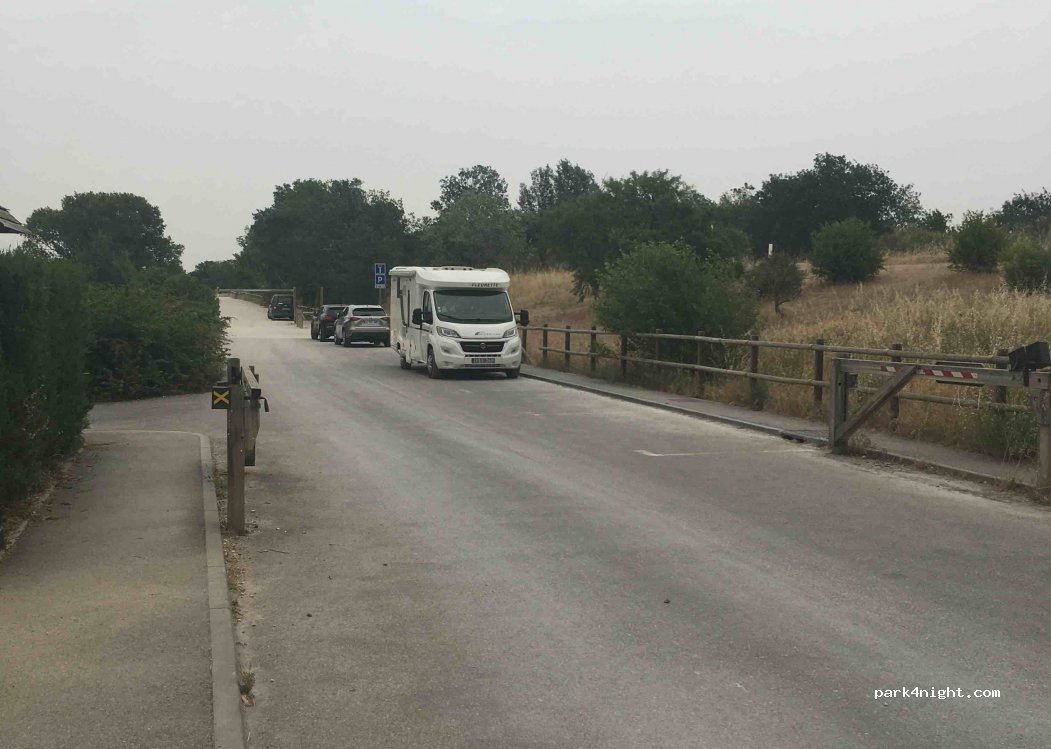 (30400) Villeneuve-lès-Avignon - 36 Avenue Gabriel Péri — foto 2
