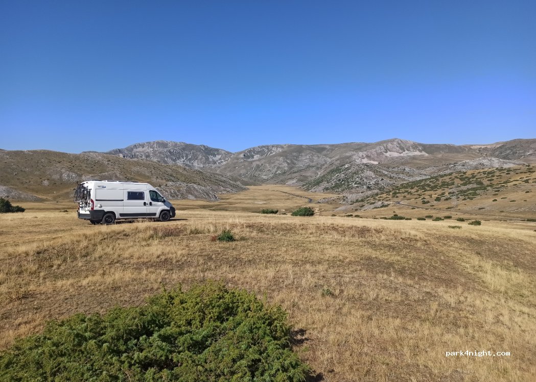 (1257) Galichnik - Unnamed Road — foto