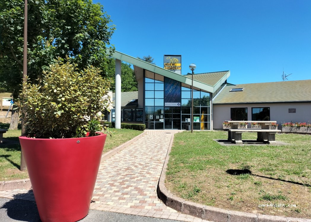 (12250) Roquefort-sur-Soulzon - Avenue de Lauras — foto 3