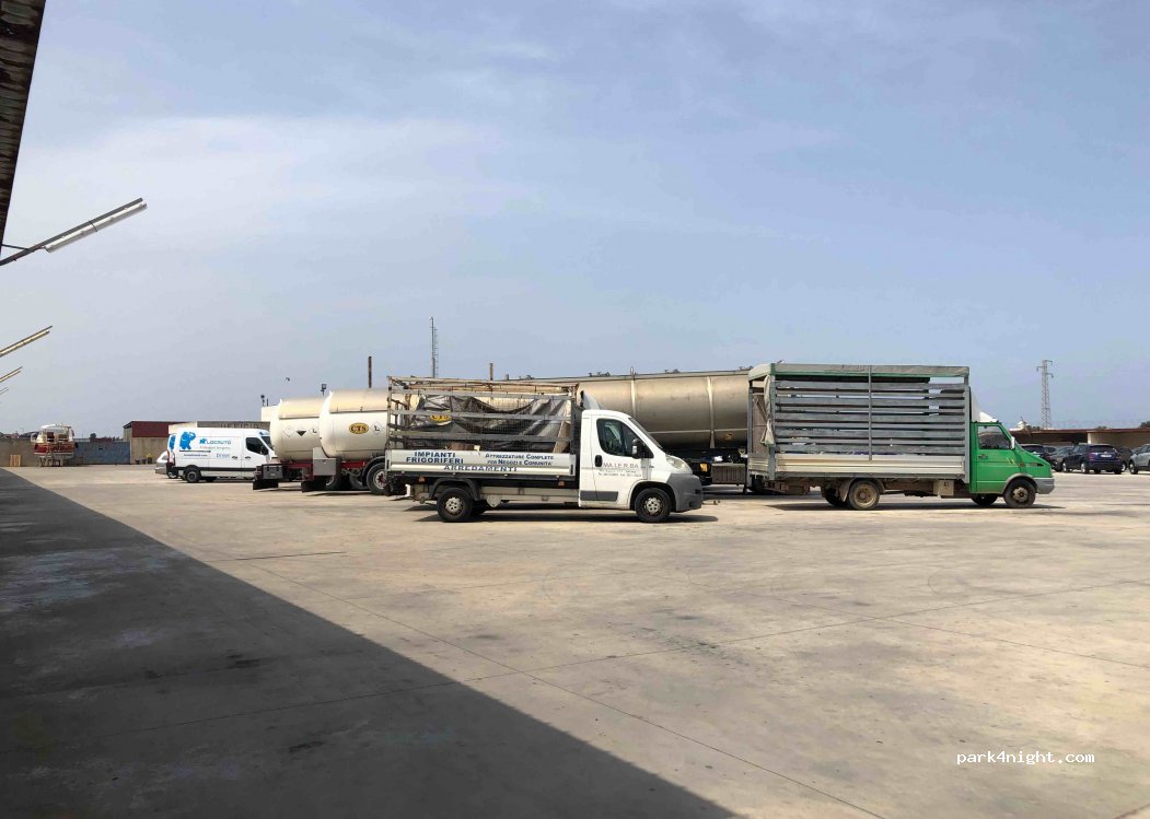 (72100) Brindisi - 6 Strada per Minnuta — foto