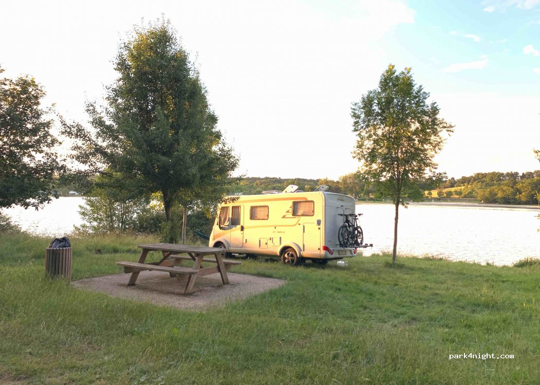 (32150) Cazaubon - Unnamed Road — foto