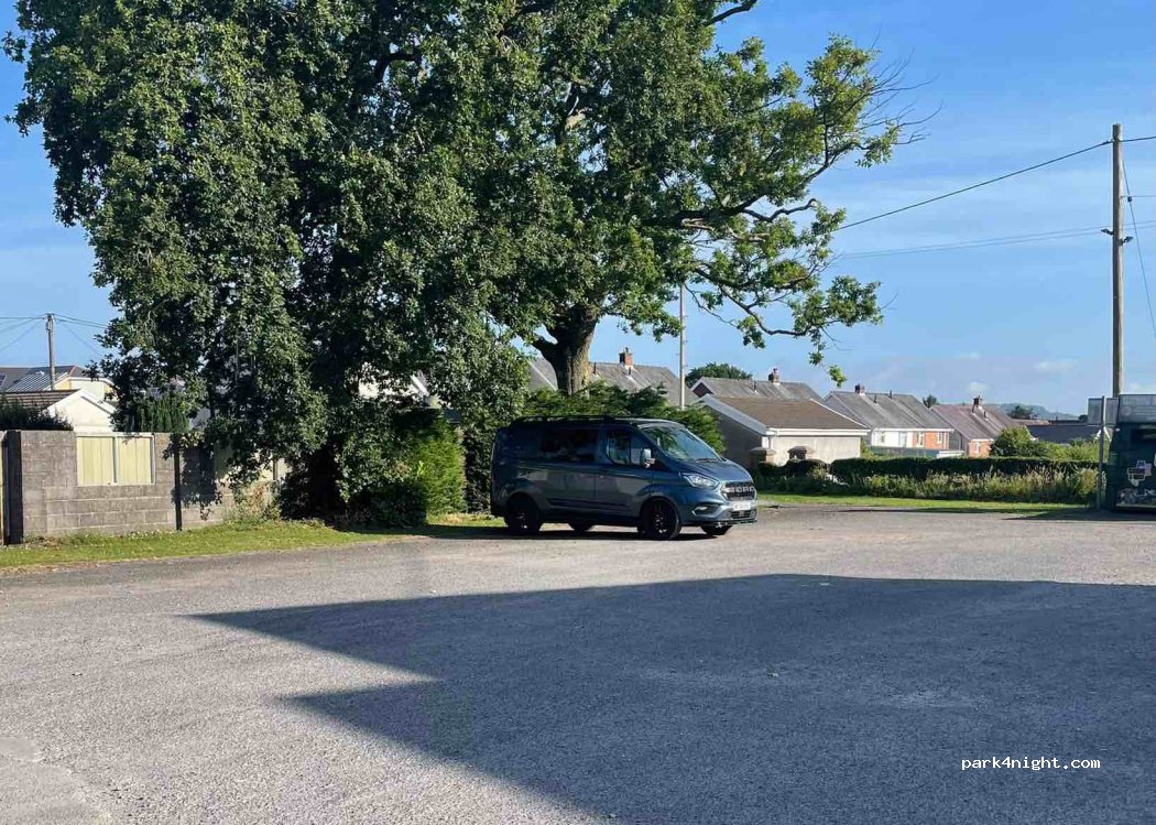(SA18 3NY) Tycroes - 57 Penygarn Road — foto 2