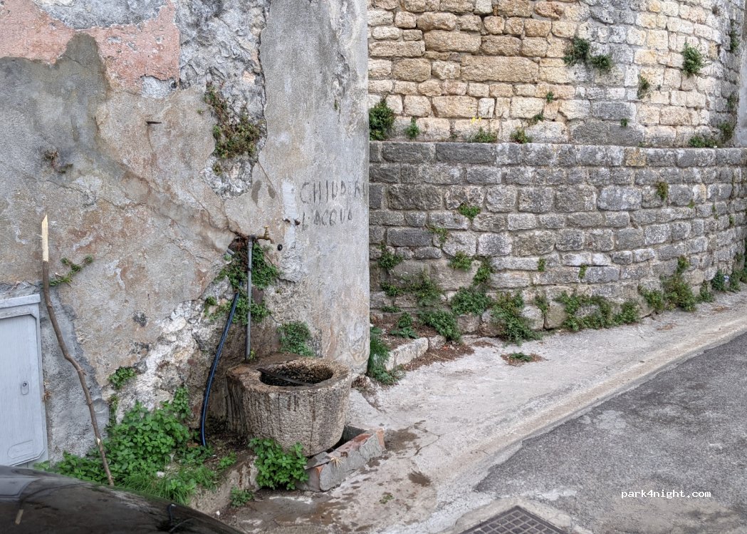 (17024) Liguria - 1 Piazza Martiri Perticesi — foto