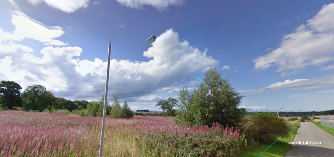(IV30 8GG) Urquhart - 2 Meft Road — foto