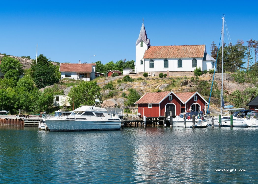 (457 45) Hamburgsund - 22 Strandvägen — foto 2