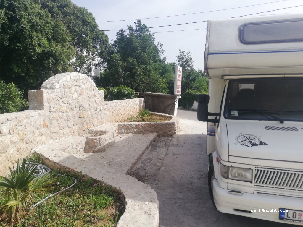 () Dobra Voda - Unnamed Road — foto