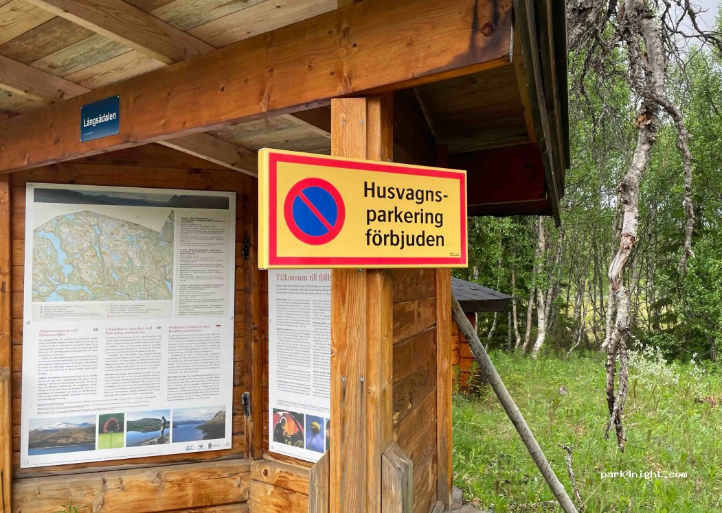 (835 98) Jänsmässholmen - Unnamed Road — foto