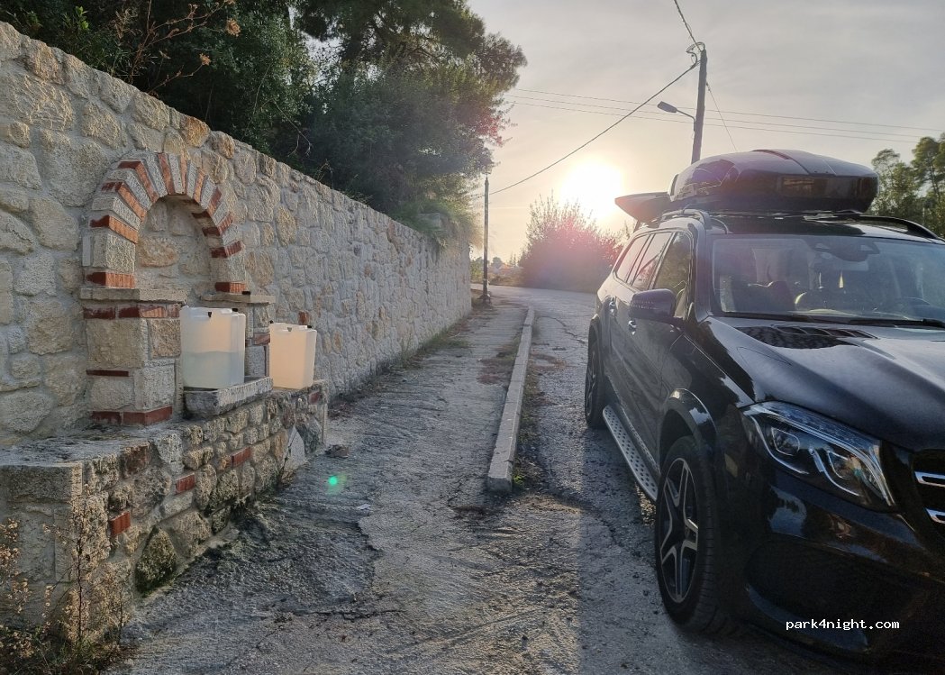 (630 85) Pefkochori - Unnamed Road — foto 2