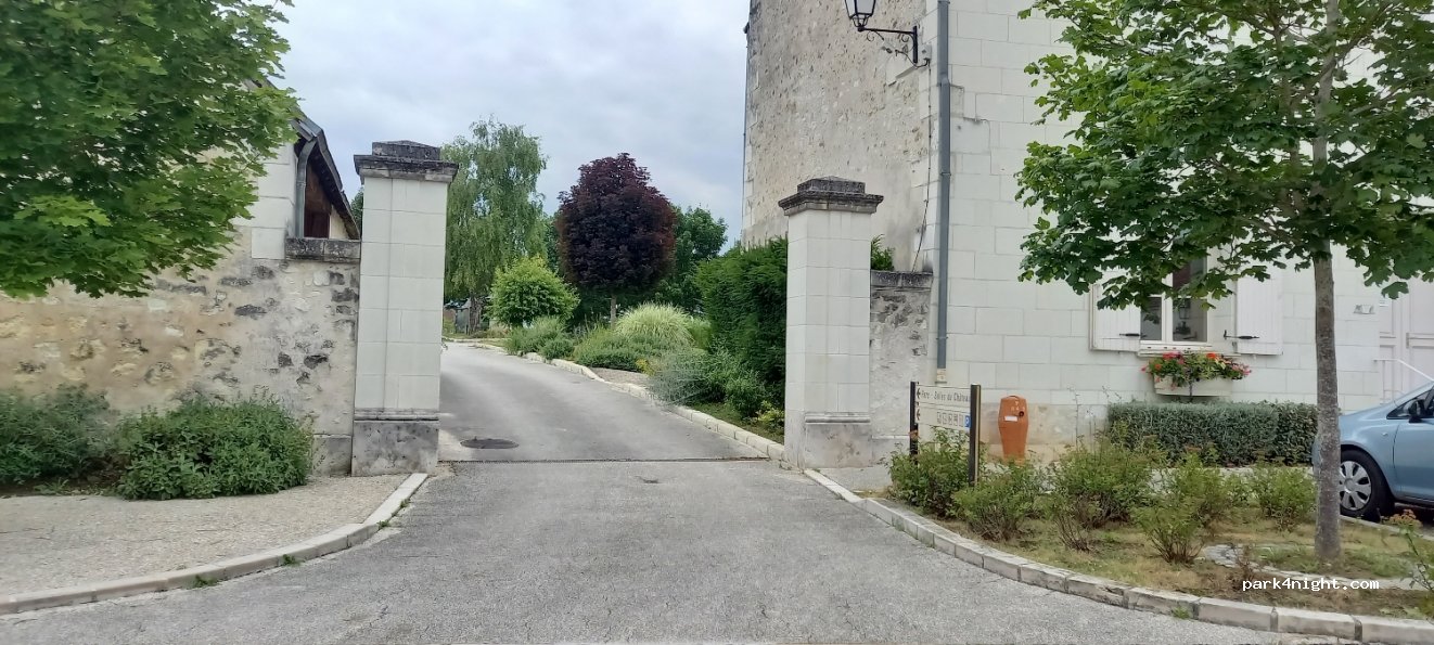 (41110) Mareuil-sur-Cher - 11 Place de l'Église — foto