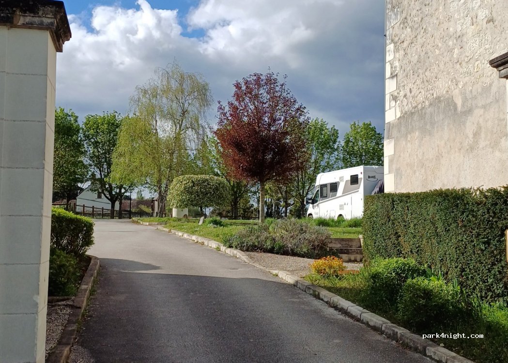 (41110) Mareuil-sur-Cher - 11 Place de l'Église — foto 4