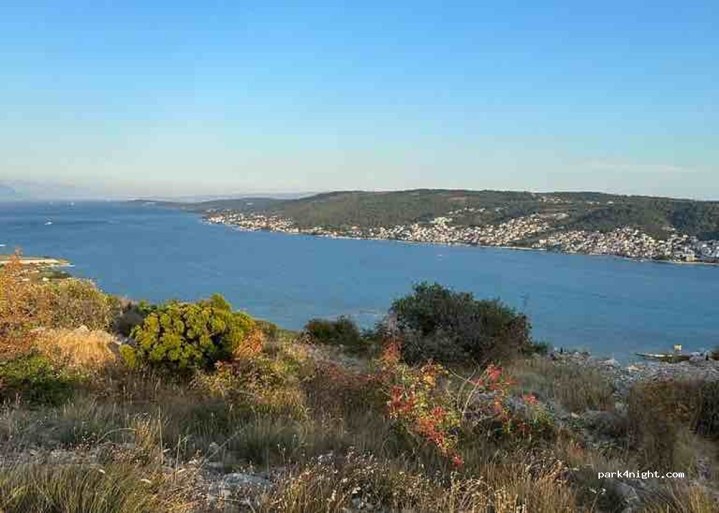 (21220) Trogir - Trogirska cesta — foto