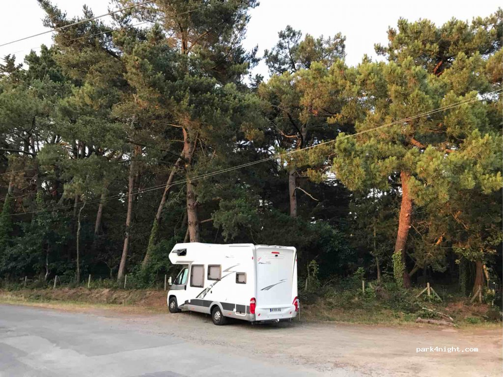 (22700) Perros-Guirec - 78-84 Rue des Carrières — foto 3