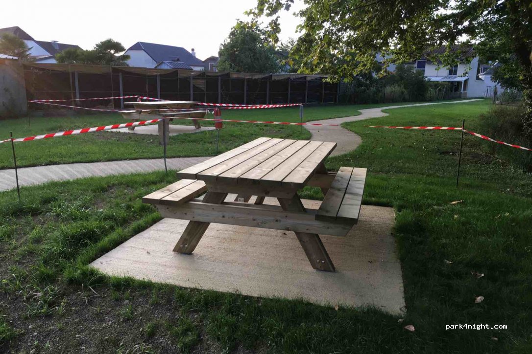 (64800) Bénéjacq - 2 Place de la Fontaine — foto 2
