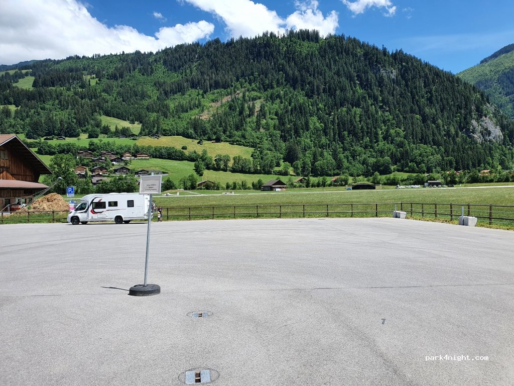 (3770) Zweisimmen - 21c Lenkstrasse — foto