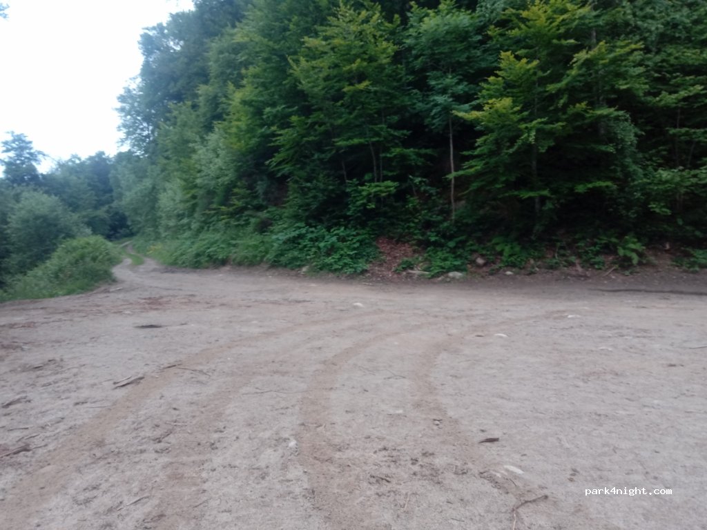 (09310) Larnat - Unnamed Road — foto 2