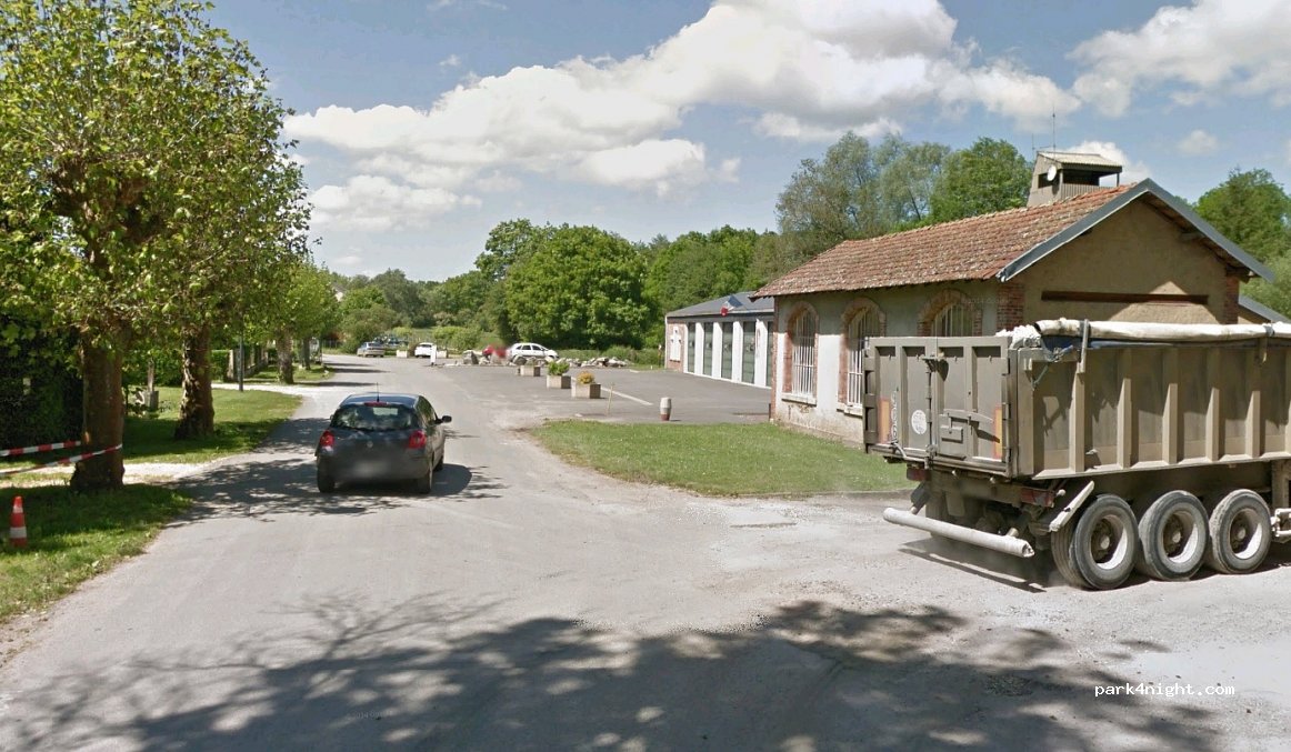 (58310) Saint-Amand-en-Puisaye - 11 Avenue de la Gare — foto