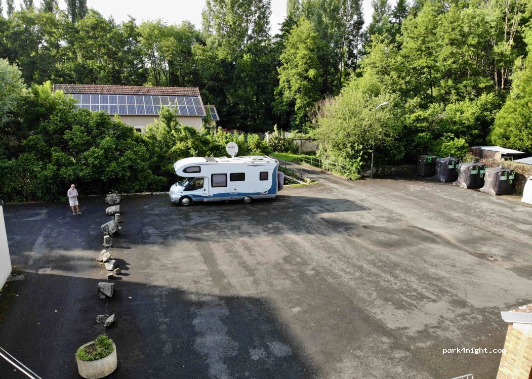 (58310) Saint-Amand-en-Puisaye - 11 Avenue de la Gare — foto 2