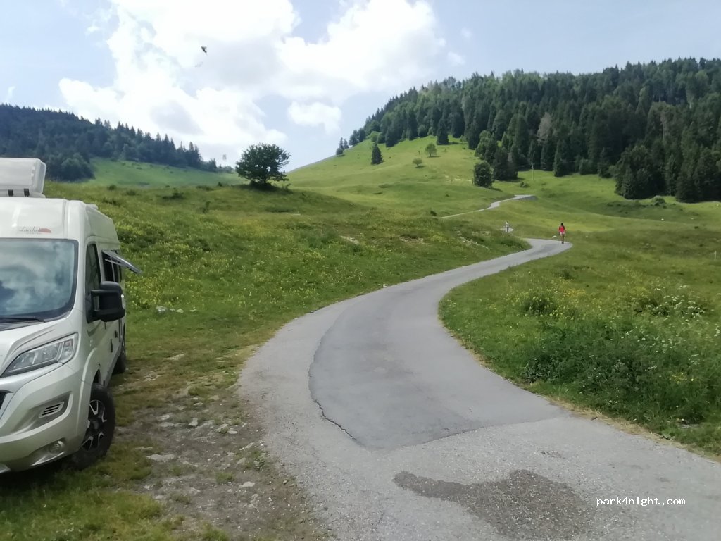 (32030) Seren del Grappa BL - Unnamed Road — foto