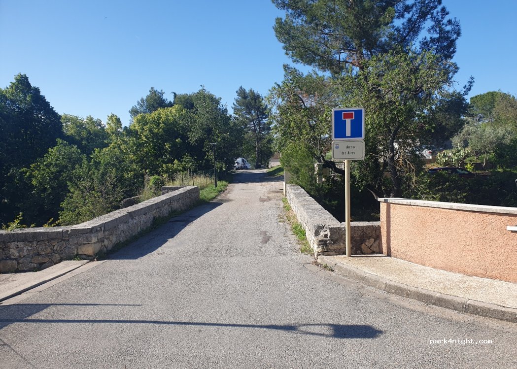 (04800) Gréoux-les-Bains - 230 Avenue des Aires — foto
