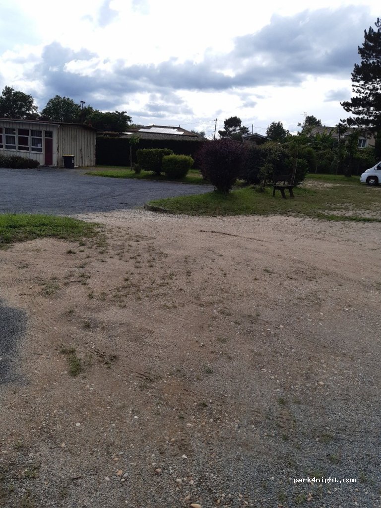 (33230) Saint-Christophe-de-Double - 32 Le Bourg — foto 2