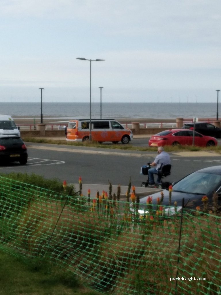 (LL18 3AW)  - East Parade — foto 2