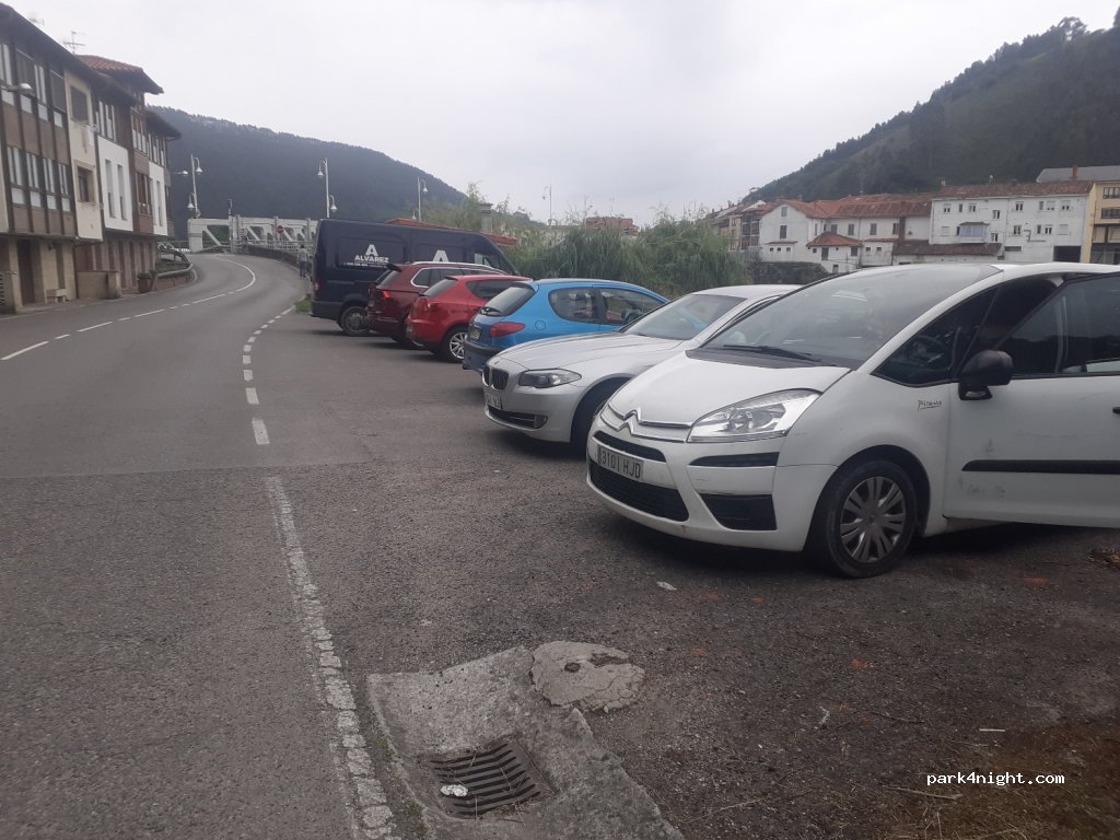 (33590) Bustio - 42A Calle Cruz — foto