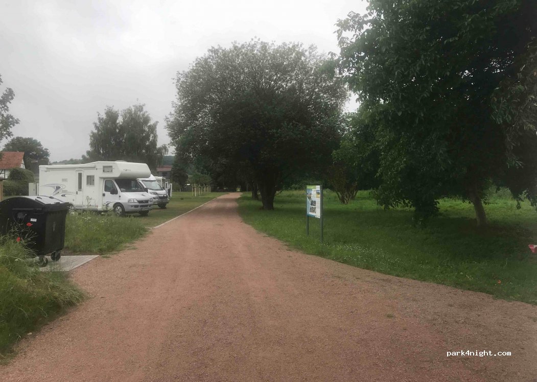 Wohnmobilstellplatz Lauchröden — foto