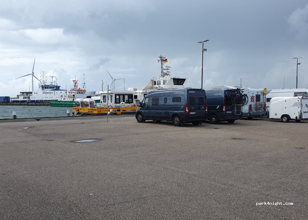 Autocamper plads Hvide Sande Havn — foto
