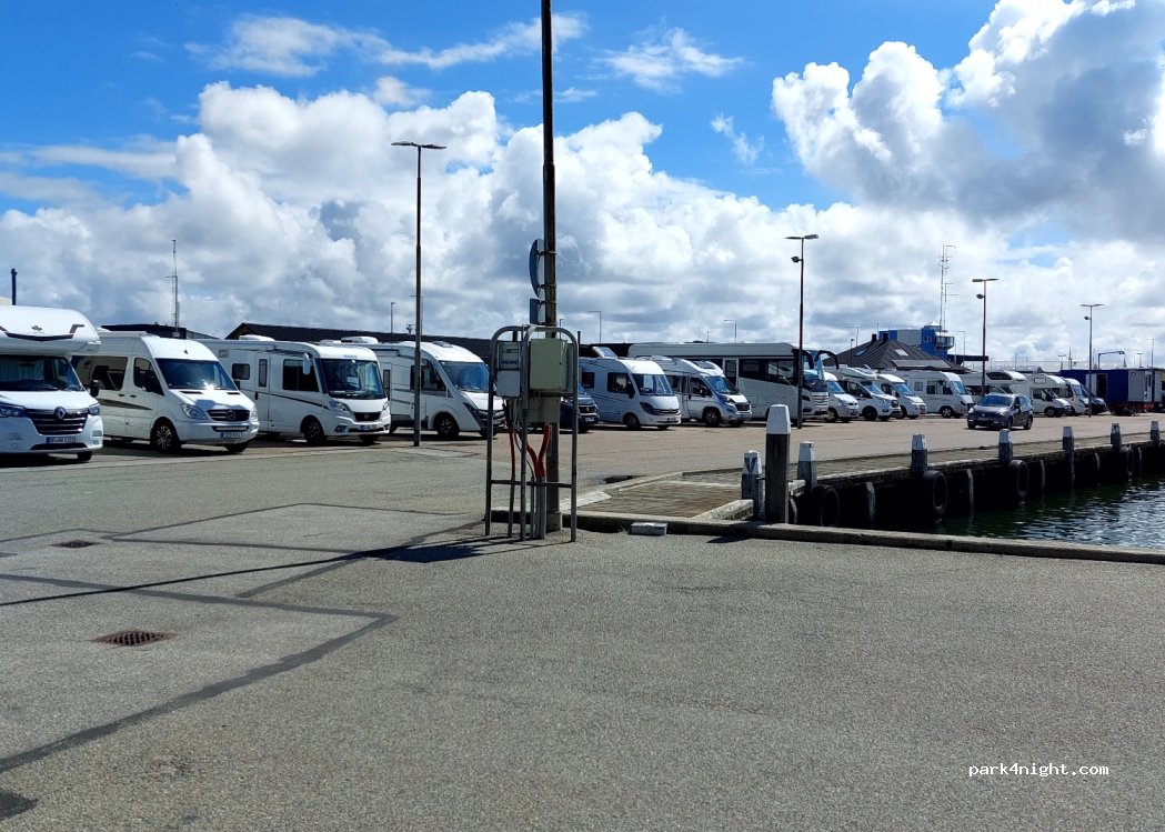Autocamper plads Hvide Sande Havn — foto 2