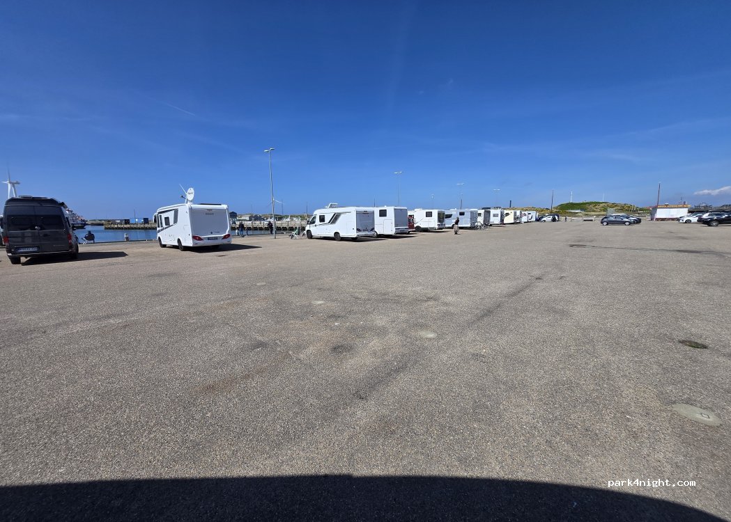 Autocamper plads Hvide Sande Havn — foto 4