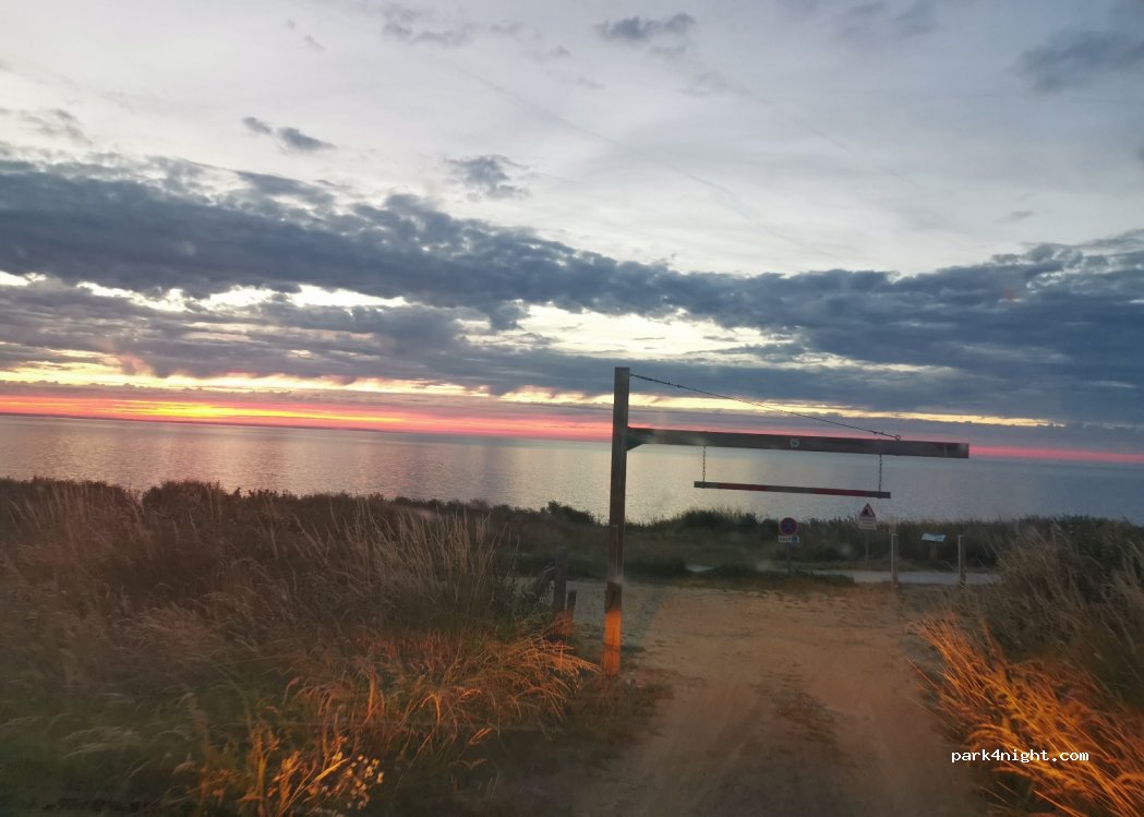(14450) Cricqueville-en-Bessin - Unnamed Road — foto