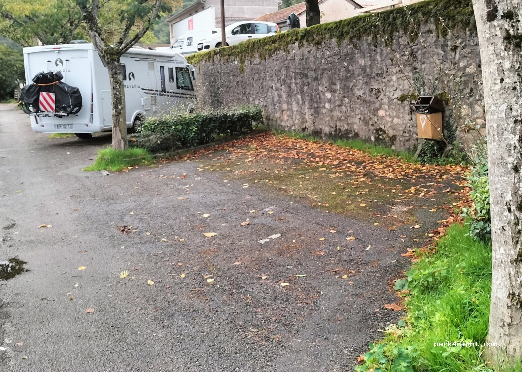 (12200) Villefranche-de-Rouergue - 10 Quai du Temple — foto 2