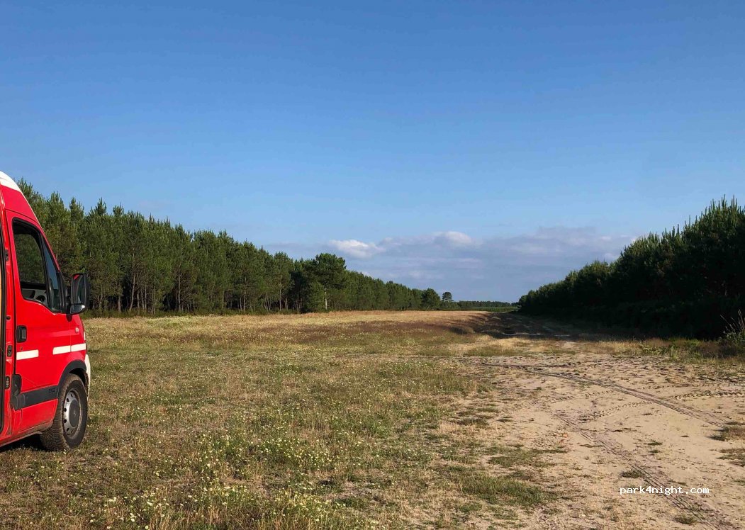 (40410) Saugnacq-et-Muret - Unnamed Road — foto