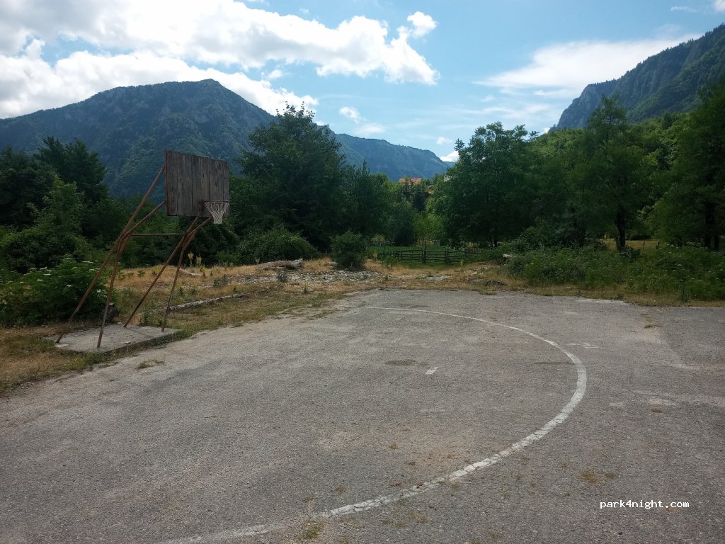 () Mratinje - Unnamed Road — foto