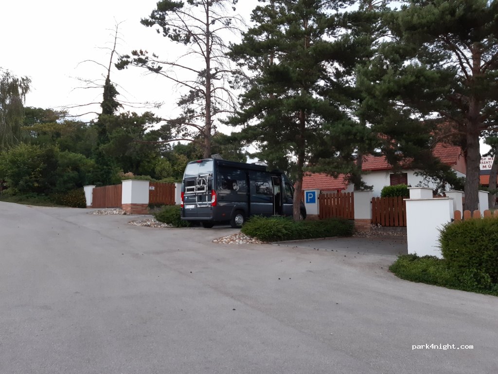 (8073) Csákberény - 66 István utca — foto