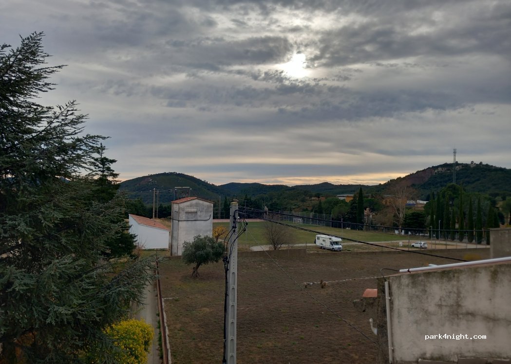Area de autocaravanas Darnius — foto 3