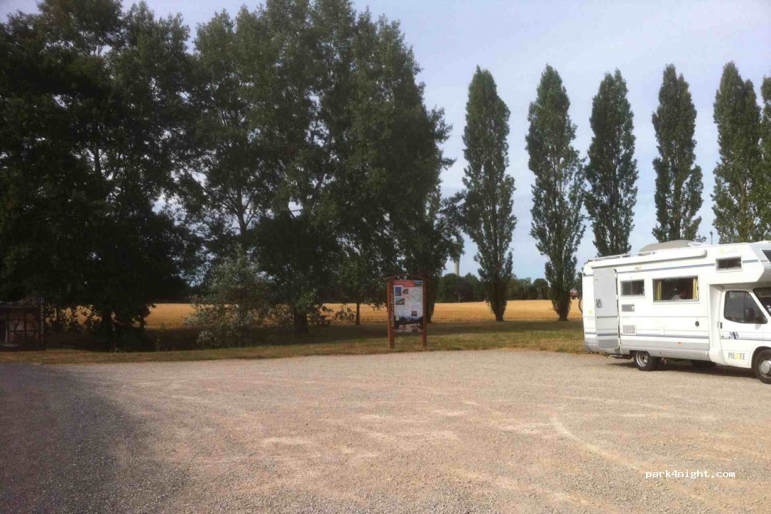 (01560) Courtes - La Grande Forêt — foto