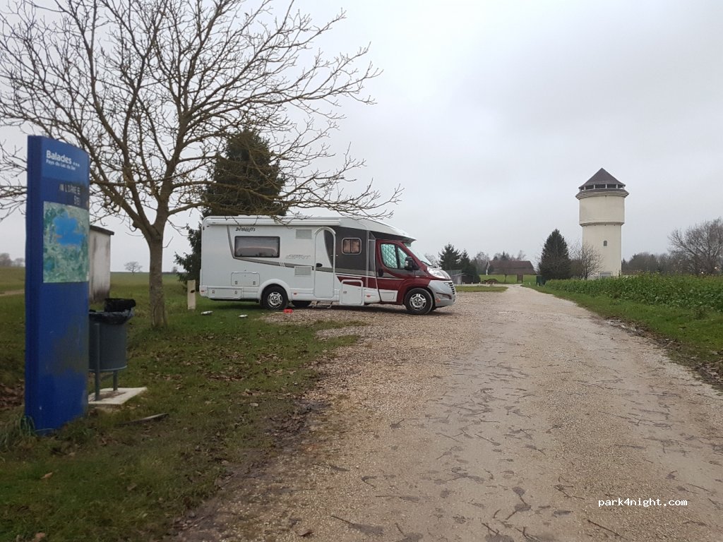 (51290) Sainte-Marie-du-Lac-Nuisement - Chemin de la Folie — foto