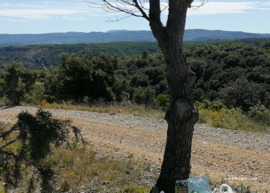 (11220) Lagrasse - Unnamed Road — foto