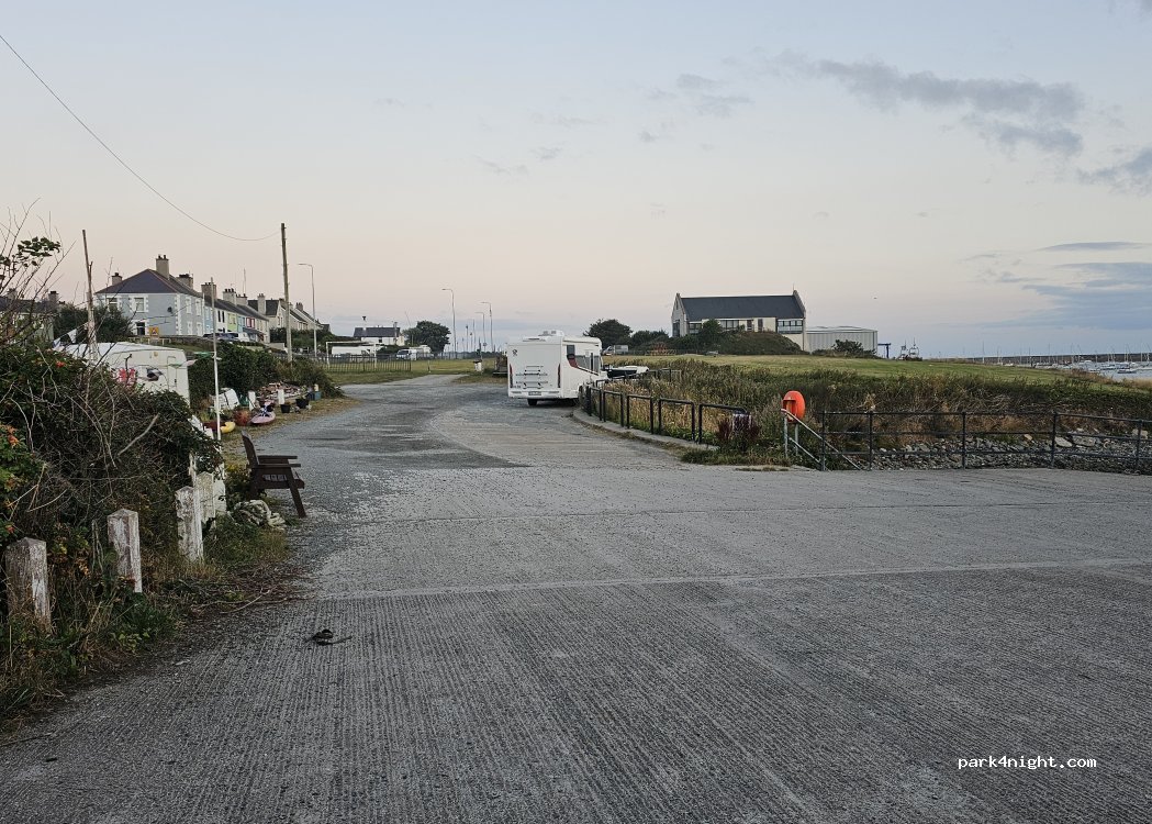 (LL65 1ER) Holyhead - 13 Maes-Y-Mor — foto 3