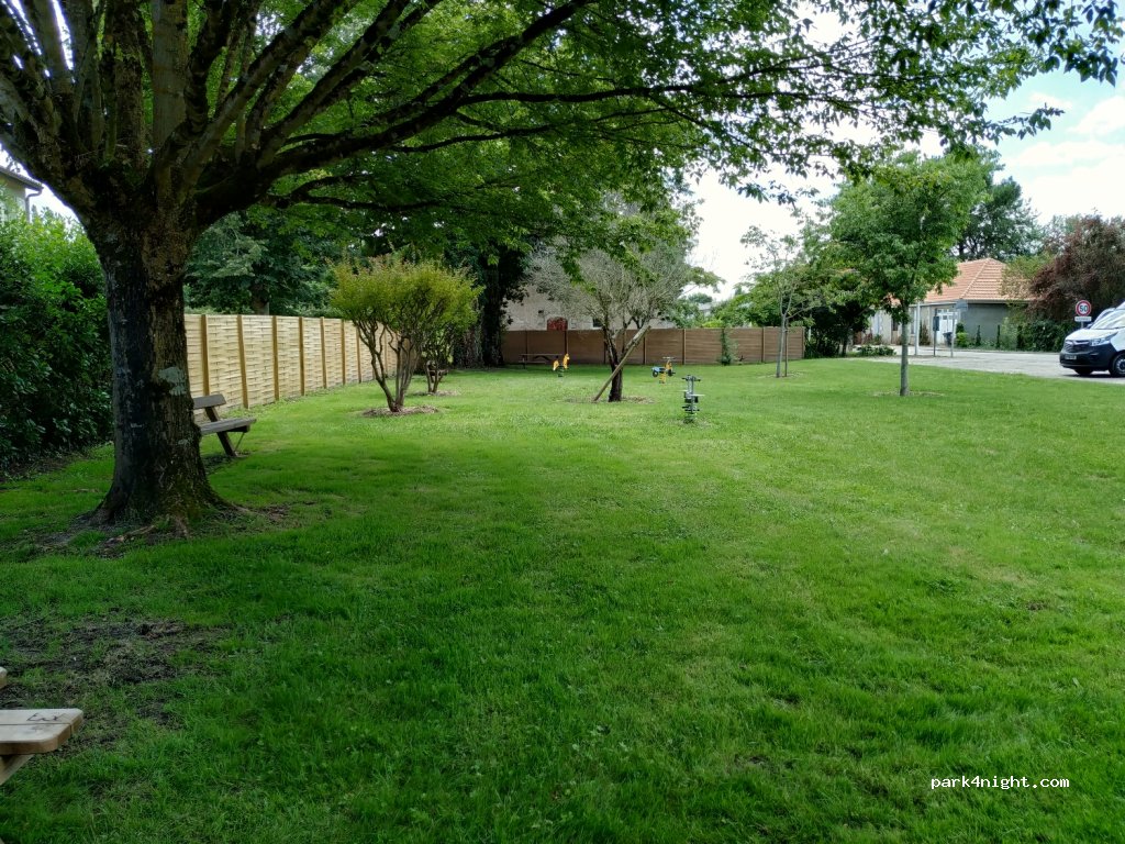 (33820) Braud-et-Saint-Louis - 25 Avenue de la République — foto