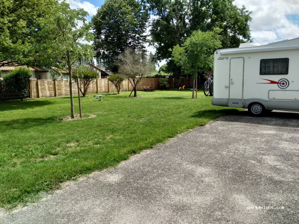 (33820) Braud-et-Saint-Louis - 25 Avenue de la République — foto 2