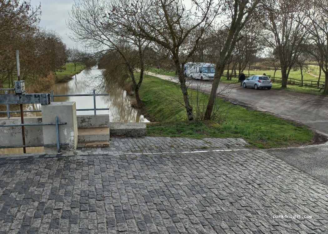 (33820) Braud-et-Saint-Louis - 25 Avenue de la République — foto 3