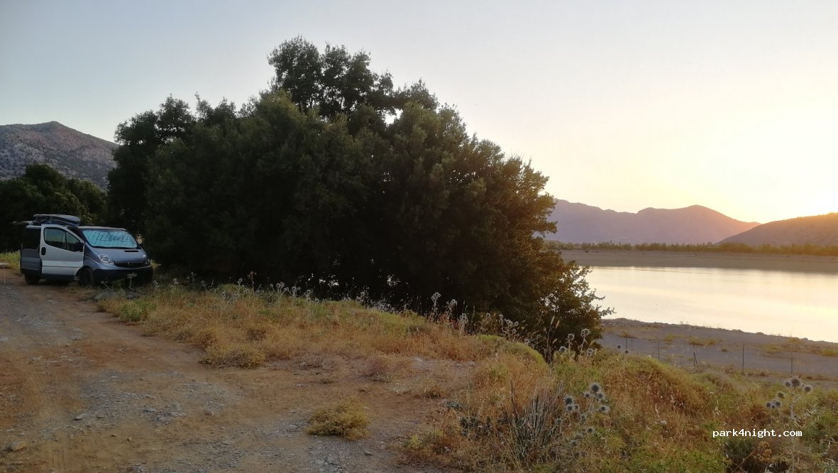 (720 52) Ag. Konstantinos - Unnamed Road — foto