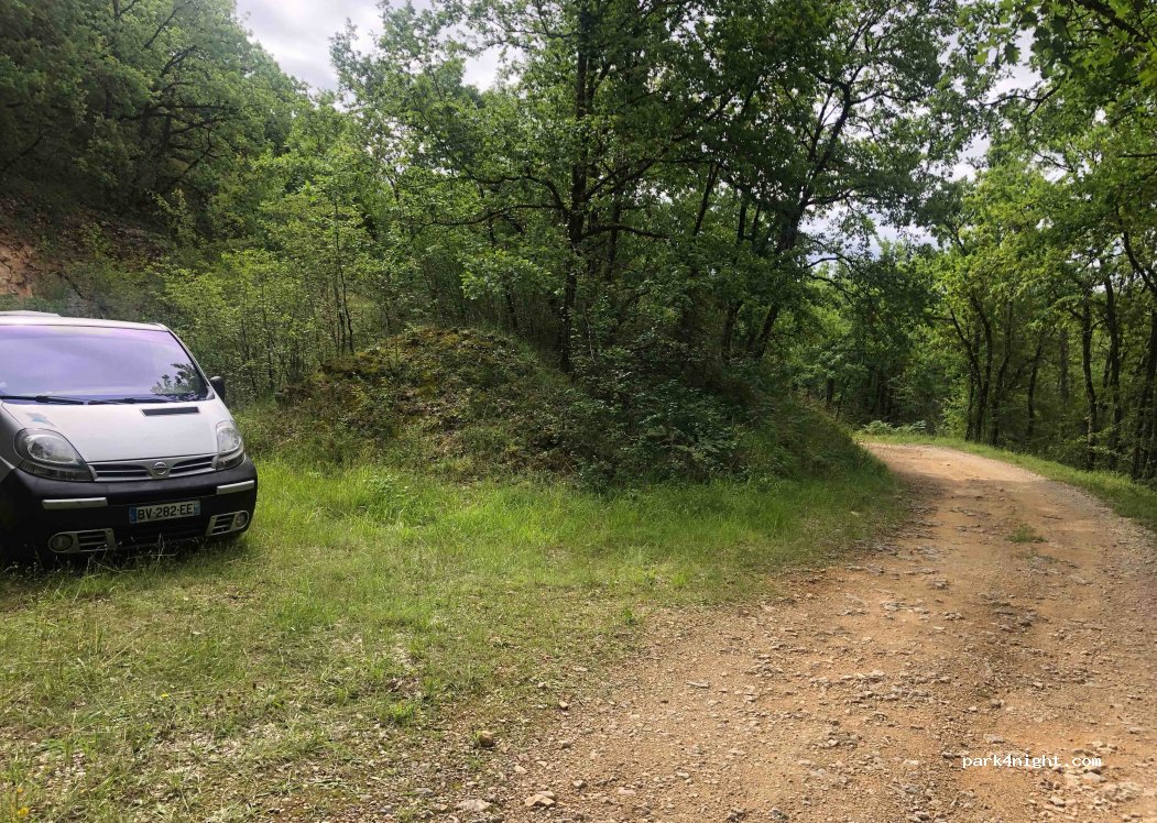 (24120) La Cassagne - Unnamed Road — foto