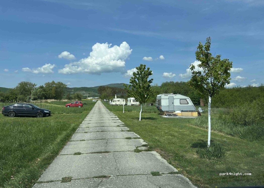 (900 01) Modra - Unnamed Road — foto